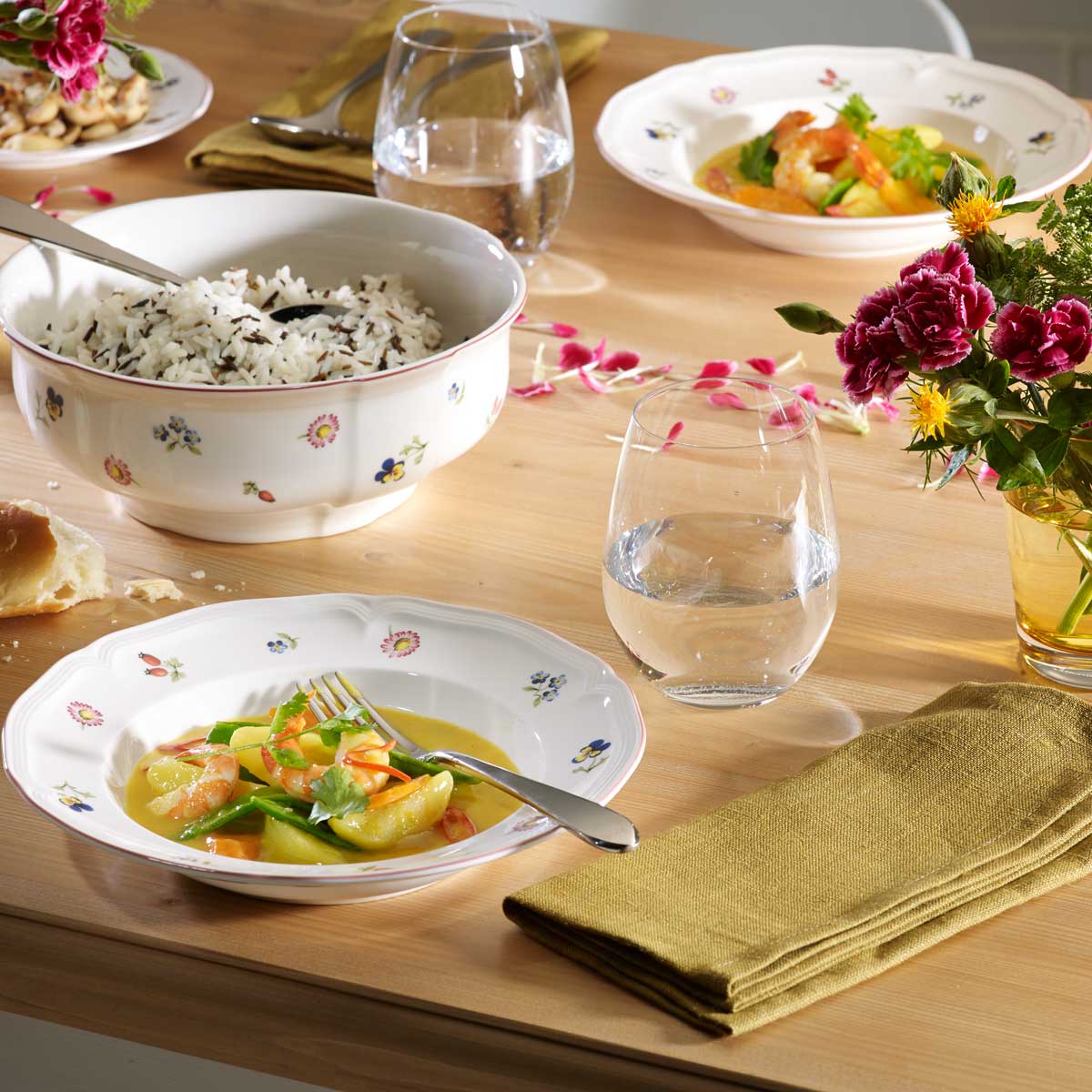 Villeroy & Boch Petite Fleur 23cm Deep Plate 1023952700 David Shuttle Ltd