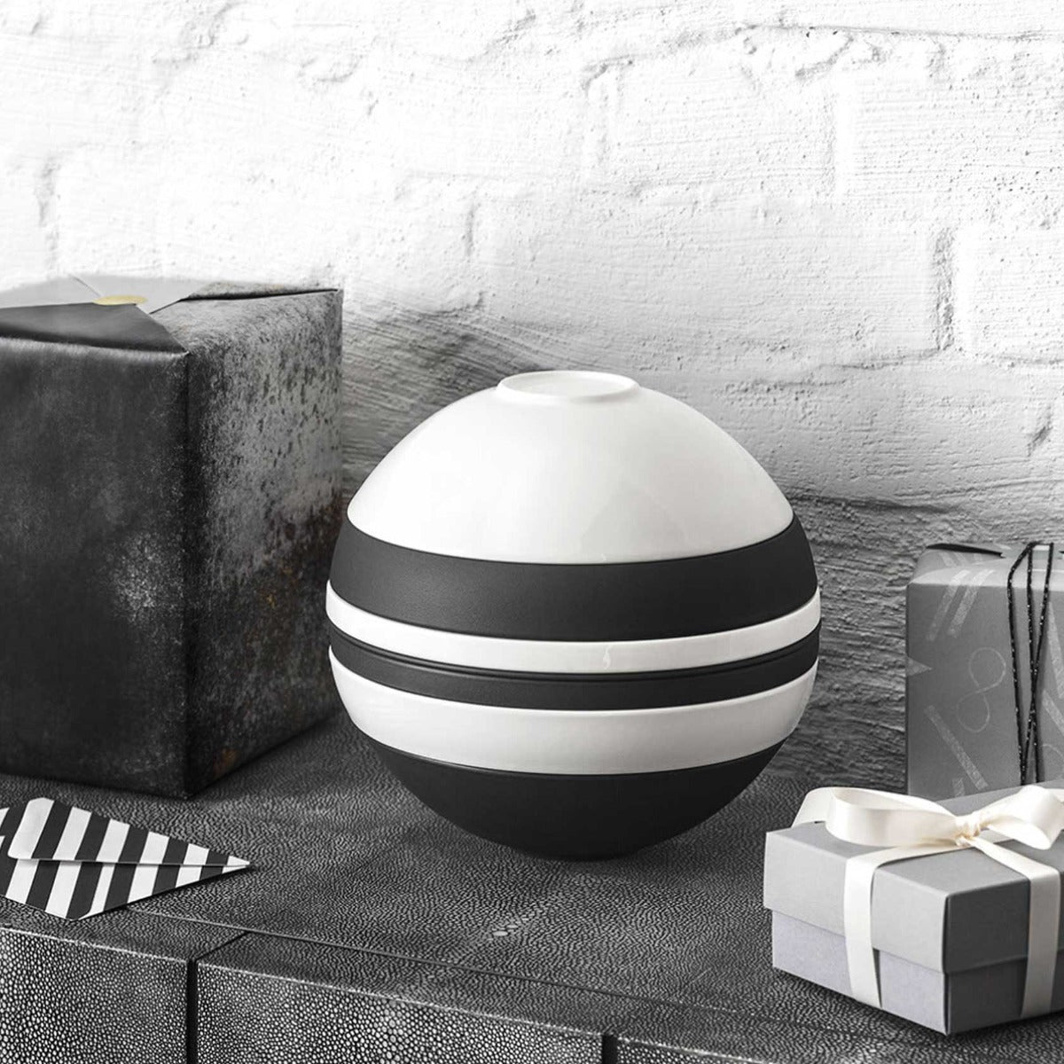 Villeroy & Boch Iconic La Boule Black & White Set – David Shuttle Ltd