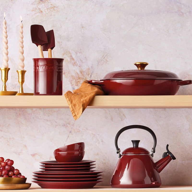 Le Creuset Signature Cast Iron Shallow Casserole 26cm Garnet