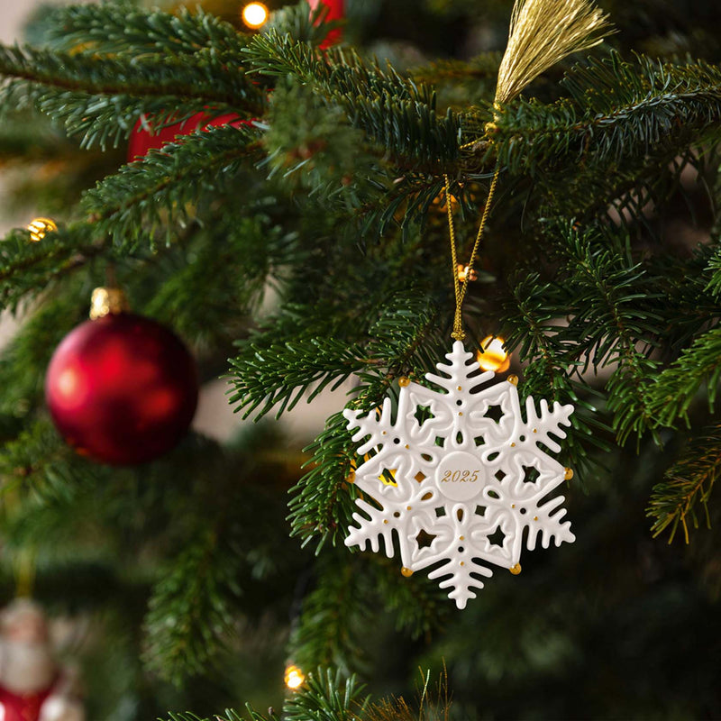 Villeroy & Boch Christmas Classics Snowflake Ornament 2025