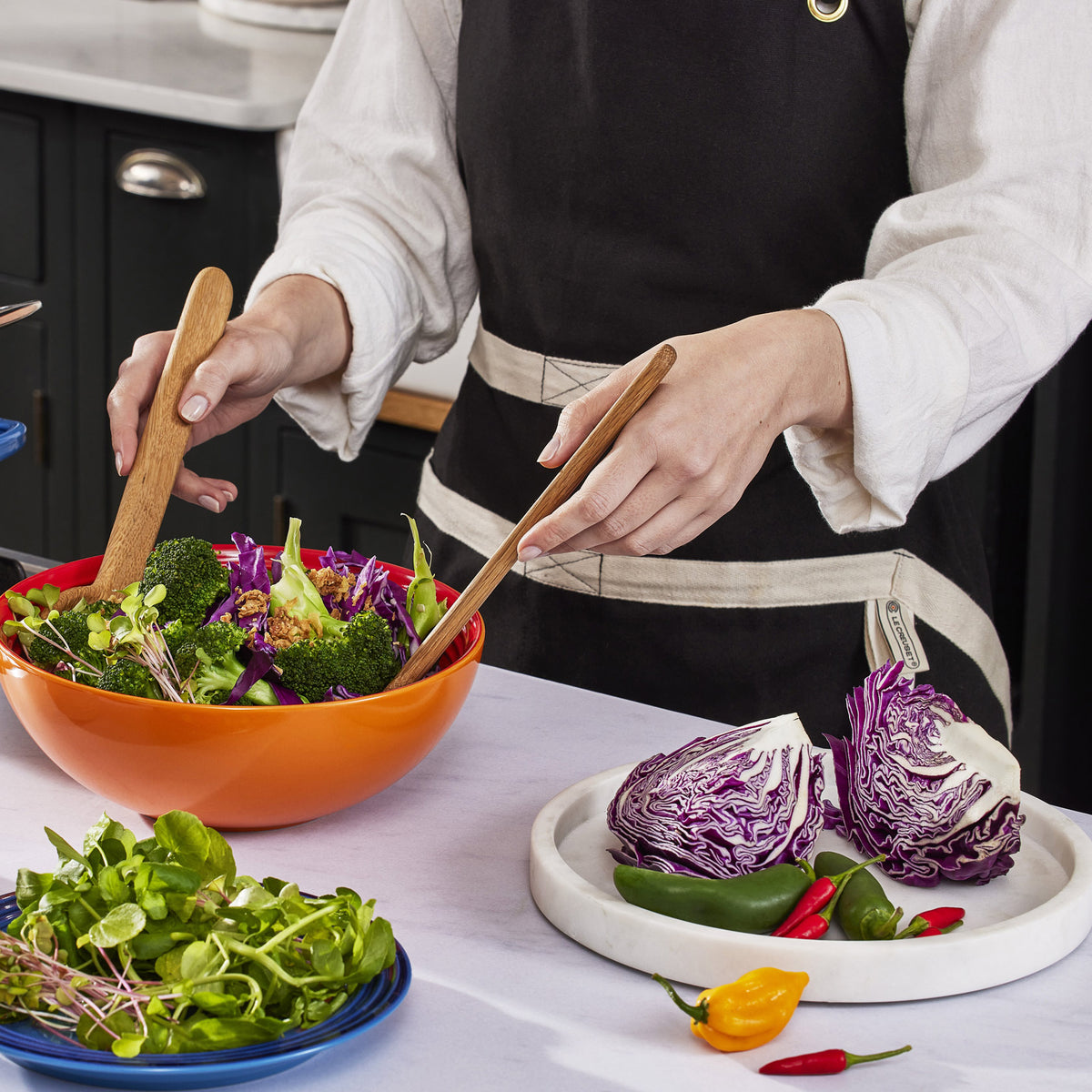 Le Creuset Chefs Apron Black – David Shuttle Ltd