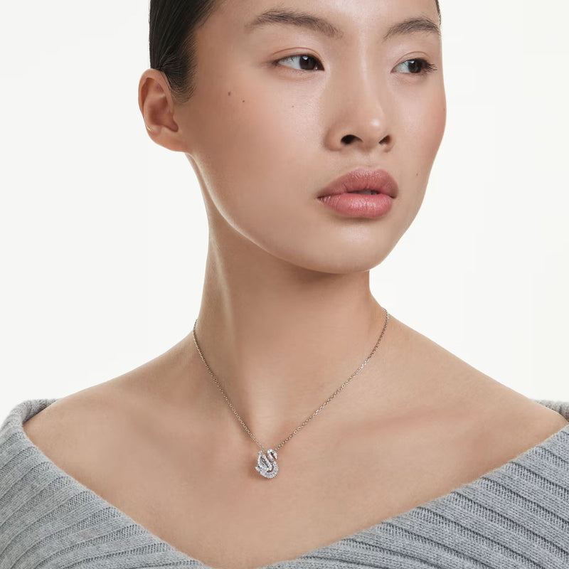 Swarovski Swan pendant, Mixed cuts, Swan, White