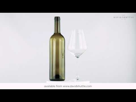 Villeroy & Boch La Divina Red Wine Goblet in a dinner setting