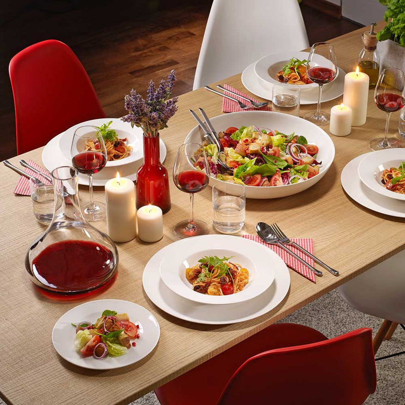Villeroy & Boch Maxima 1 Litre Decanter on a dining table with Villeroy & Boch plates and glasses